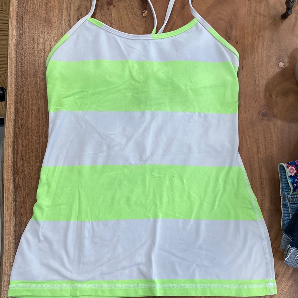 Lululemon tank with built in bra